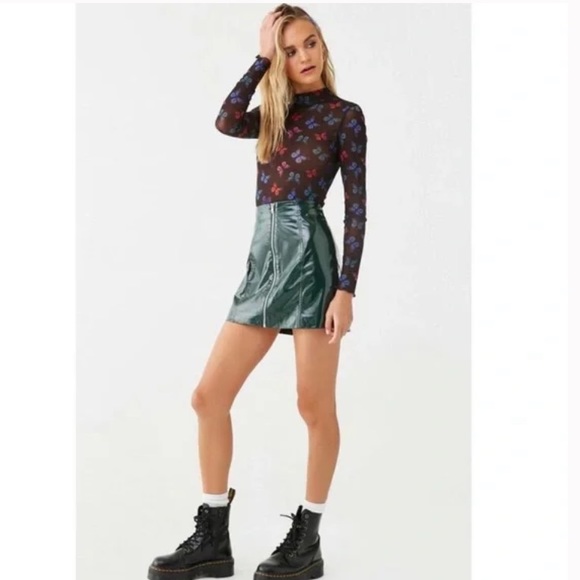 F21 Vinyl Zipper Mini Skirt - Picture 2 of 7